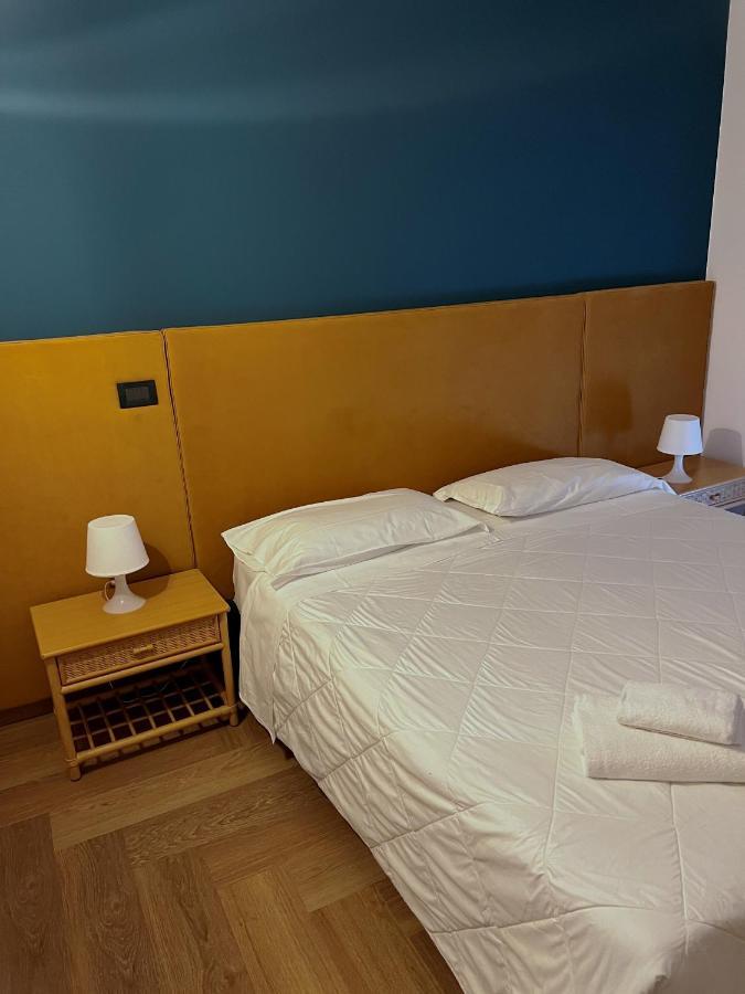 Front Lake Apartment Бардолино Екстериор снимка