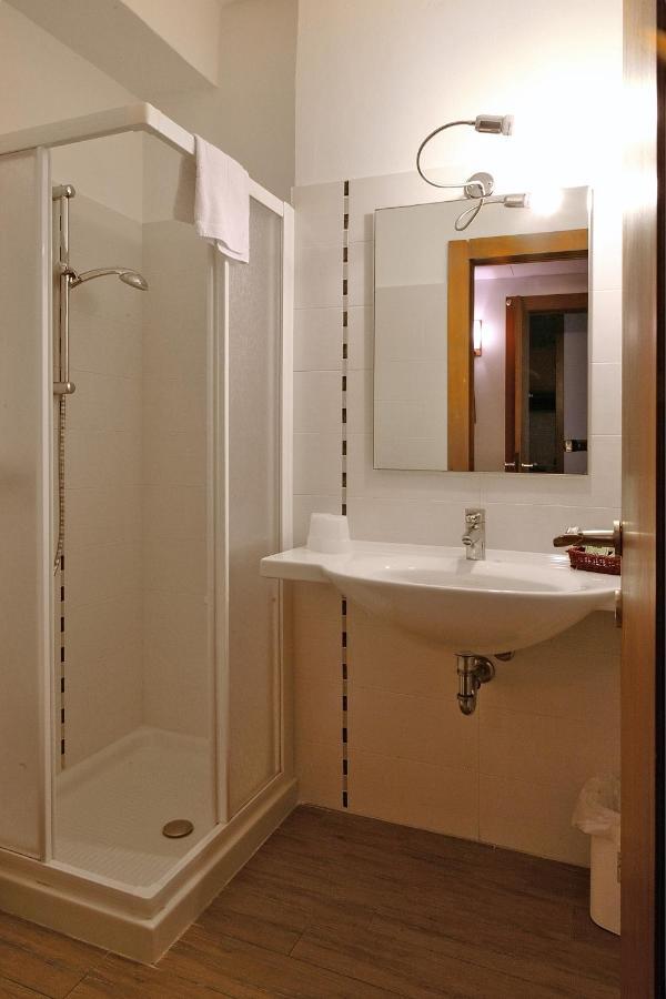 Front Lake Apartment Бардолино Екстериор снимка