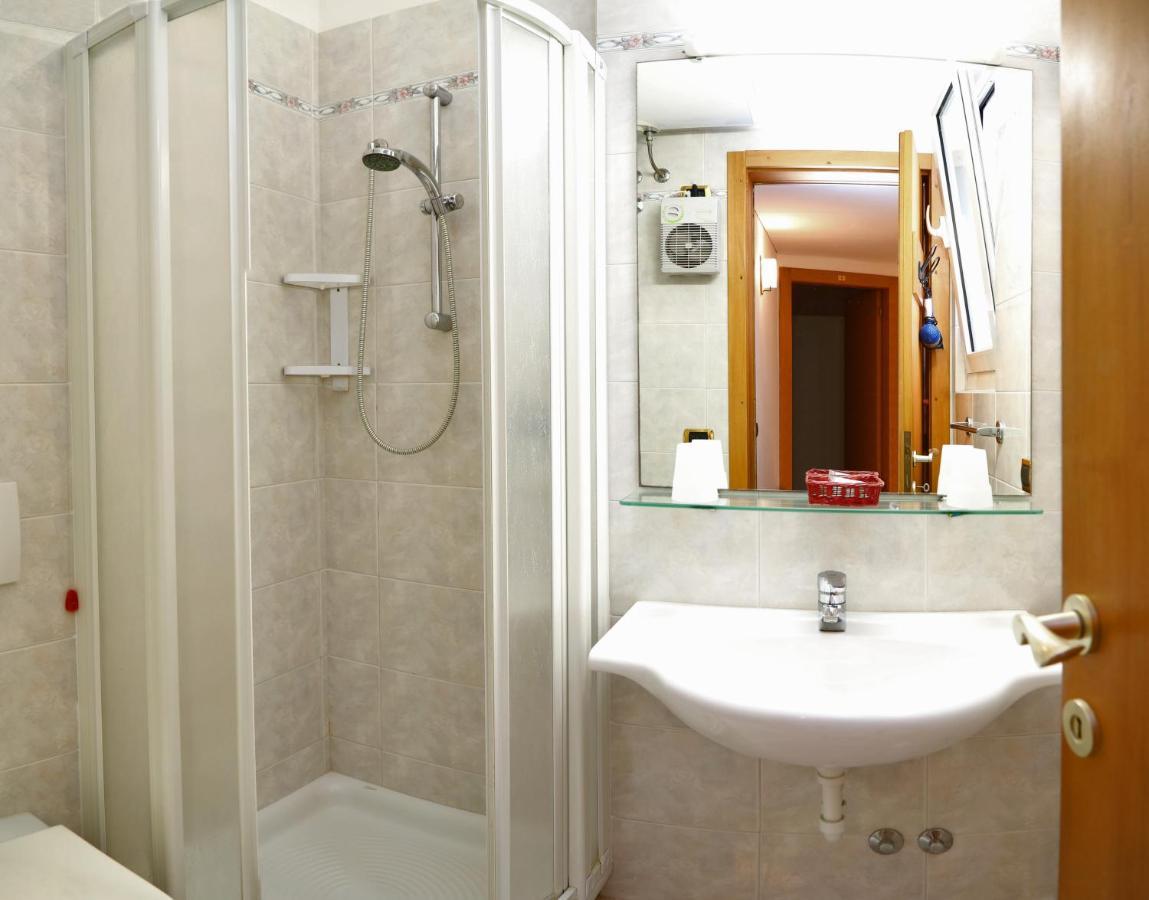 Front Lake Apartment Бардолино Екстериор снимка