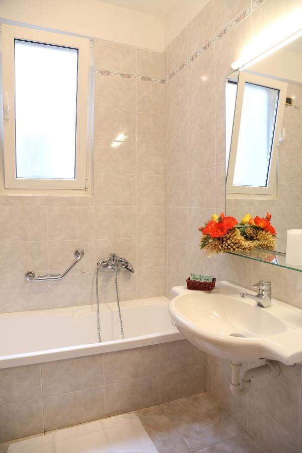 Front Lake Apartment Бардолино Екстериор снимка