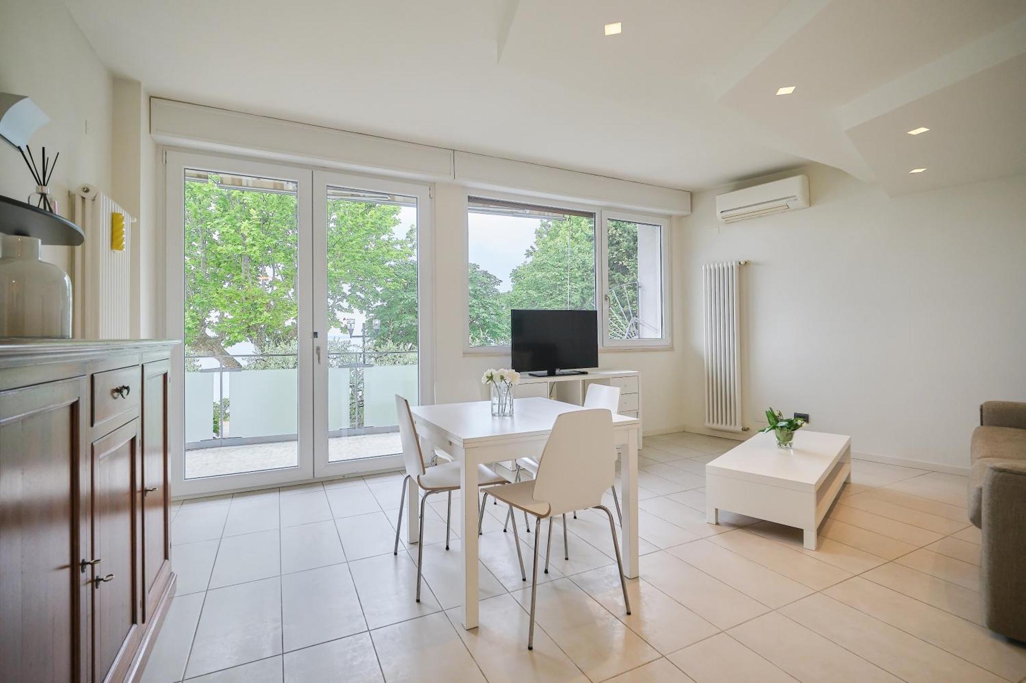 Front Lake Apartment Бардолино Екстериор снимка