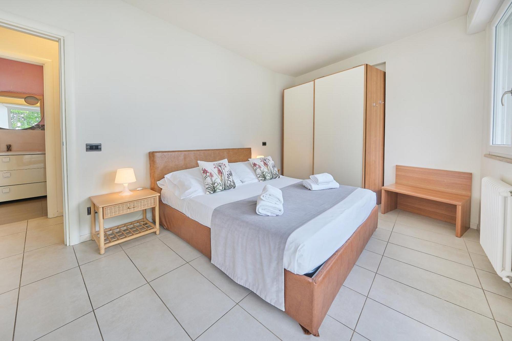 Front Lake Apartment Бардолино Екстериор снимка