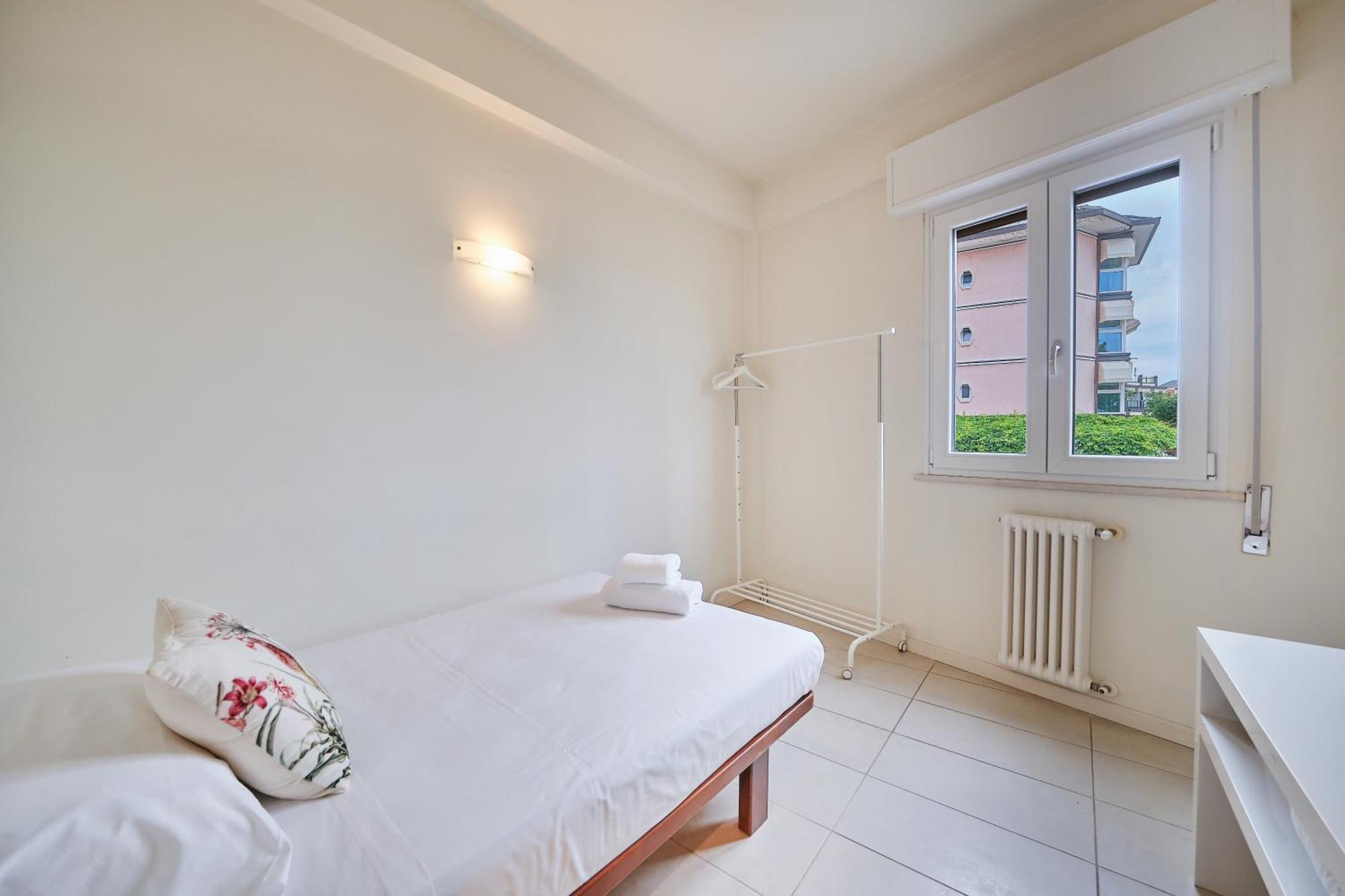 Front Lake Apartment Бардолино Екстериор снимка