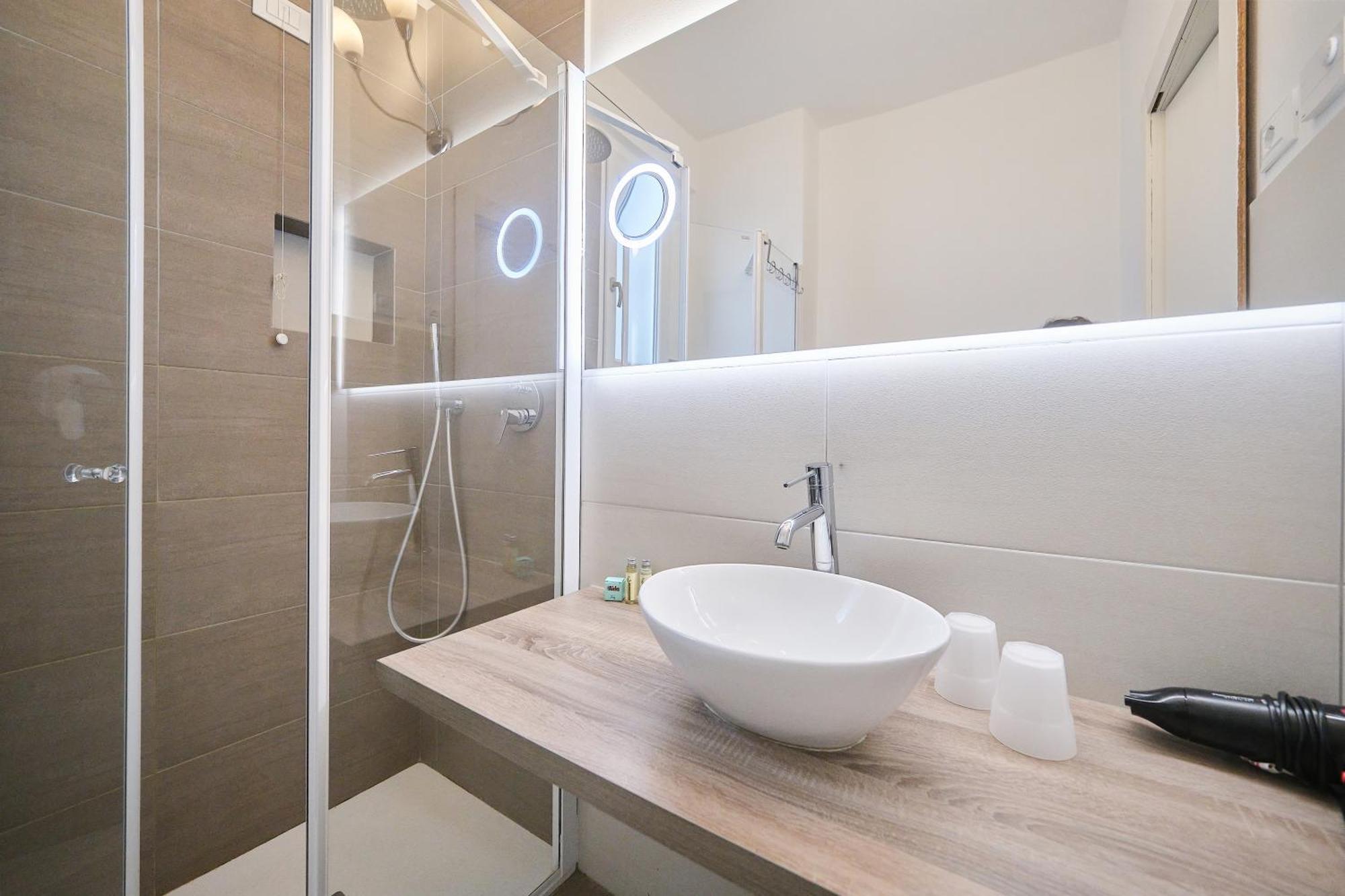 Front Lake Apartment Бардолино Екстериор снимка
