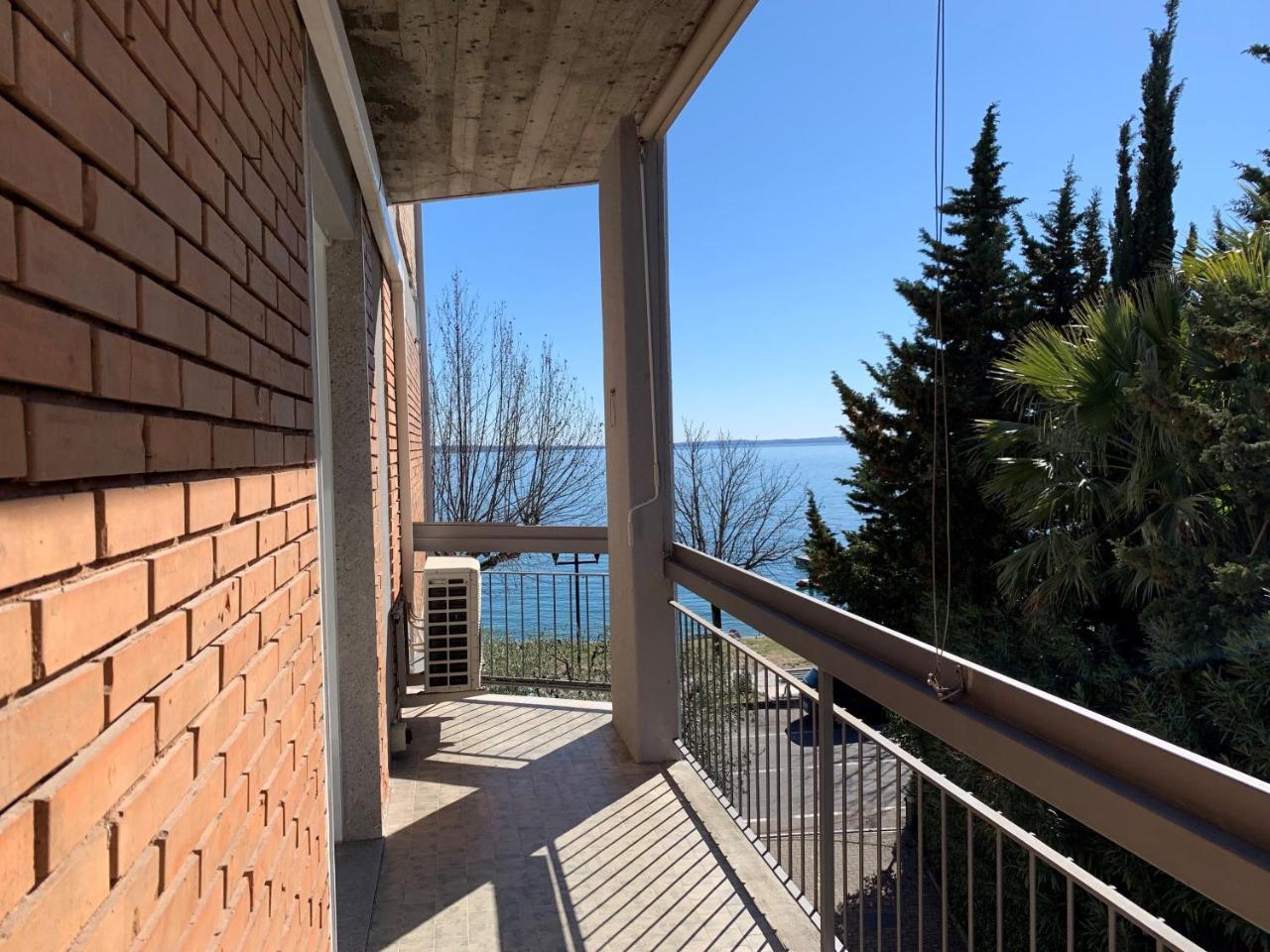 Front Lake Apartment Бардолино Екстериор снимка