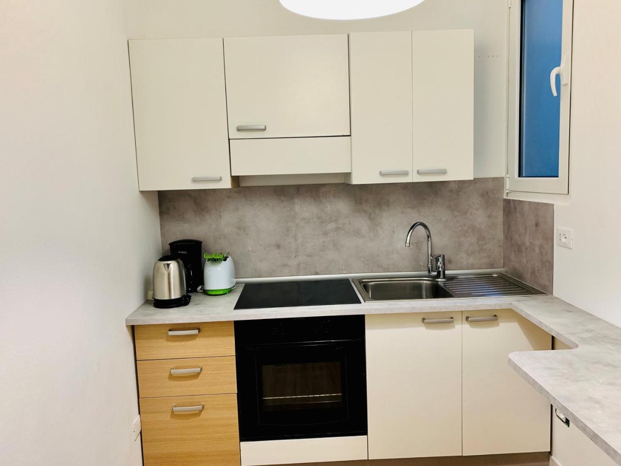 Front Lake Apartment Бардолино Екстериор снимка